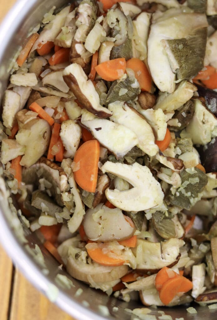 How to add and quickly fry the porcini mushrooms to the soup.